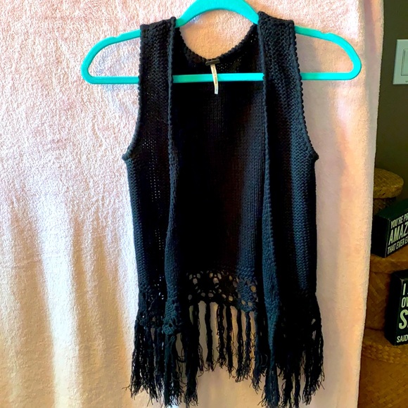 🌸🌸Poof! Black fringed knit vest - Picture 1 of 6